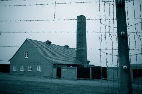 Buchenwald, KZ-Krematorium, Zaun.jpg